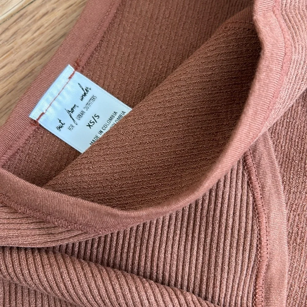 Cropped rib tank XS - great condition - Picture 2 of 3